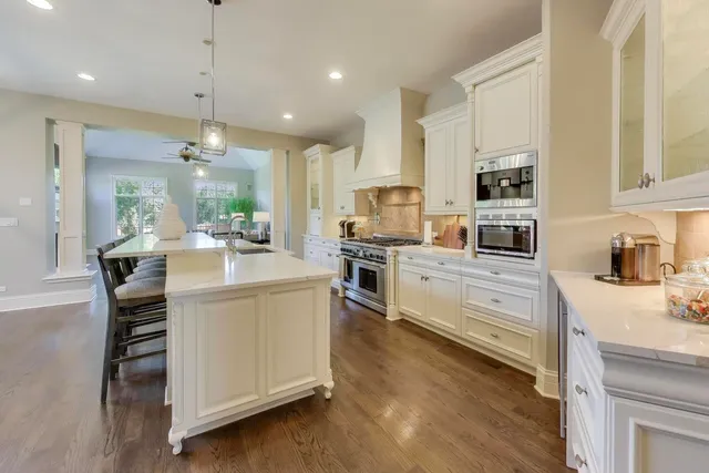 $2,999,000 | 19 Meadowview Road, Northfield, IL 60093