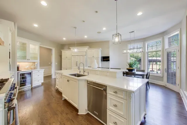 $2,999,000 | 19 Meadowview Road, Northfield, IL 60093