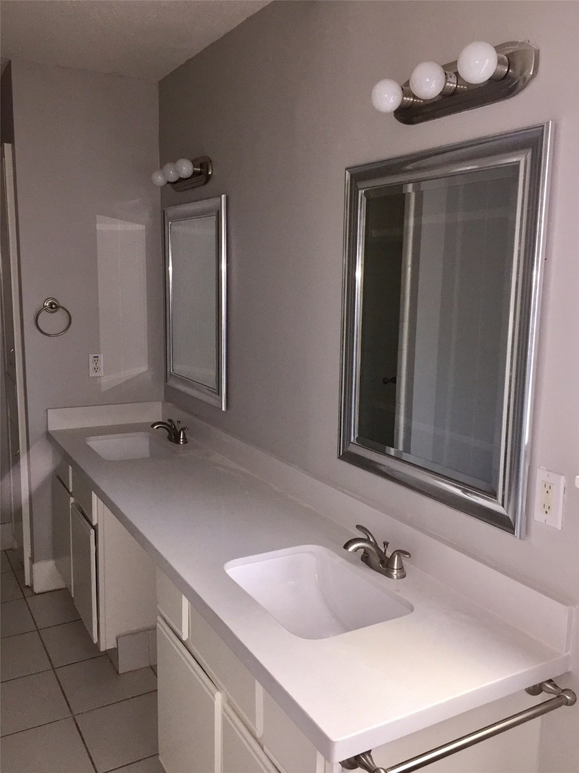 7902 Meadowcroft Drive Houston, TX 77063 - Photo 13 of 20 a bathroom with a sink and a mirror