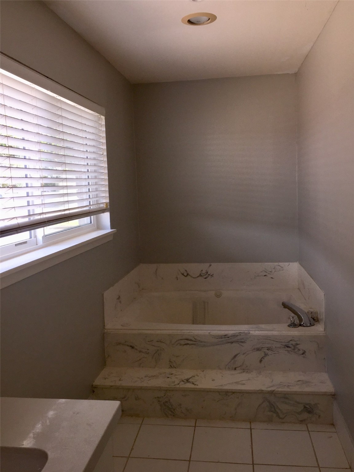 7902 Meadowcroft Drive Houston, TX 77063 - Photo 14 of 20 a bathroom with a bathtub