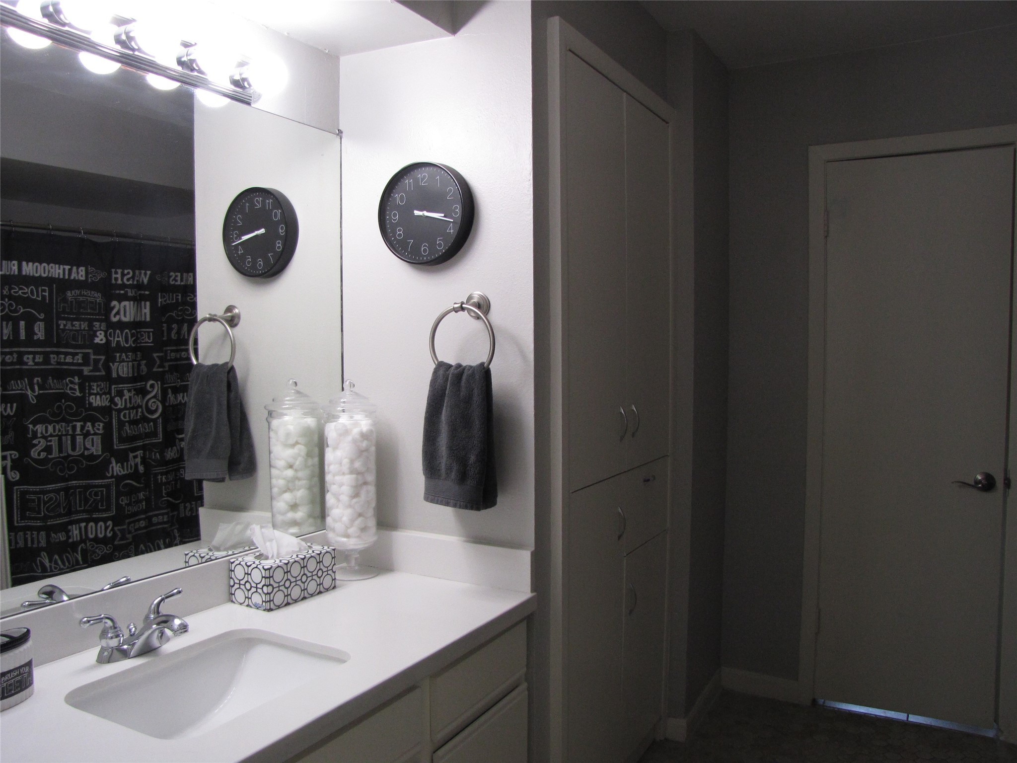7902 Meadowcroft Drive Houston, TX 77063 - Photo 17 of 20 a bathroom with a sink and a mirror