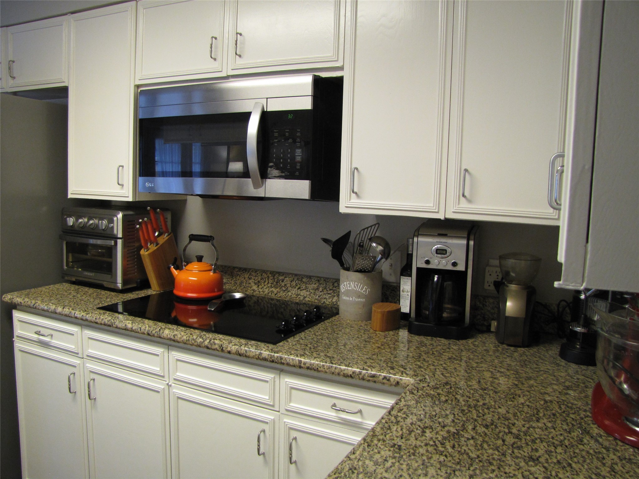 7902 Meadowcroft Drive Houston, TX 77063 - Photo 5 of 20 a kitchen with a sink and cabinets