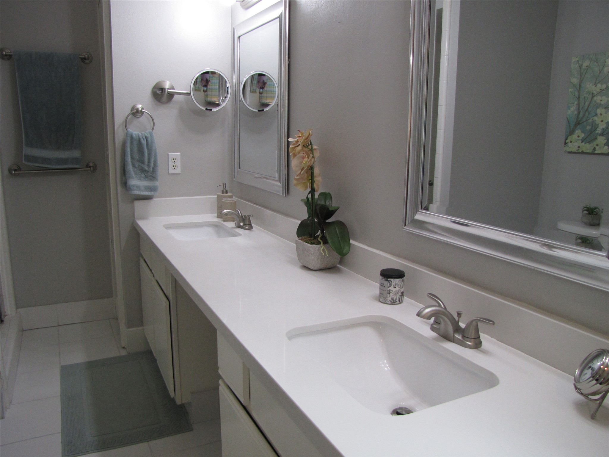 7902 Meadowcroft Drive Houston, TX 77063 - Photo 7 of 20 a bathroom with a sink and a mirror