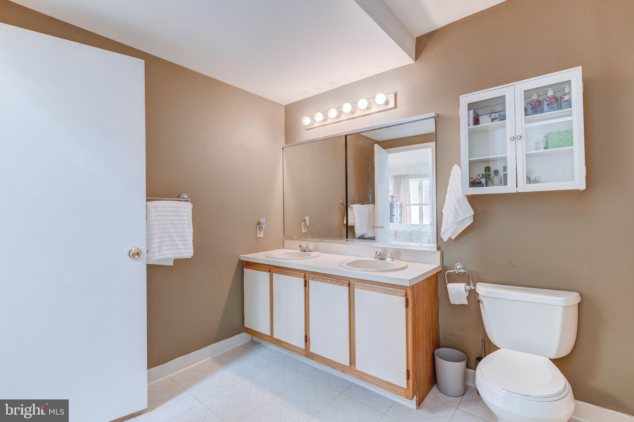 199 Devon Way Levittown, PA 19057 - Photo 14 of 16