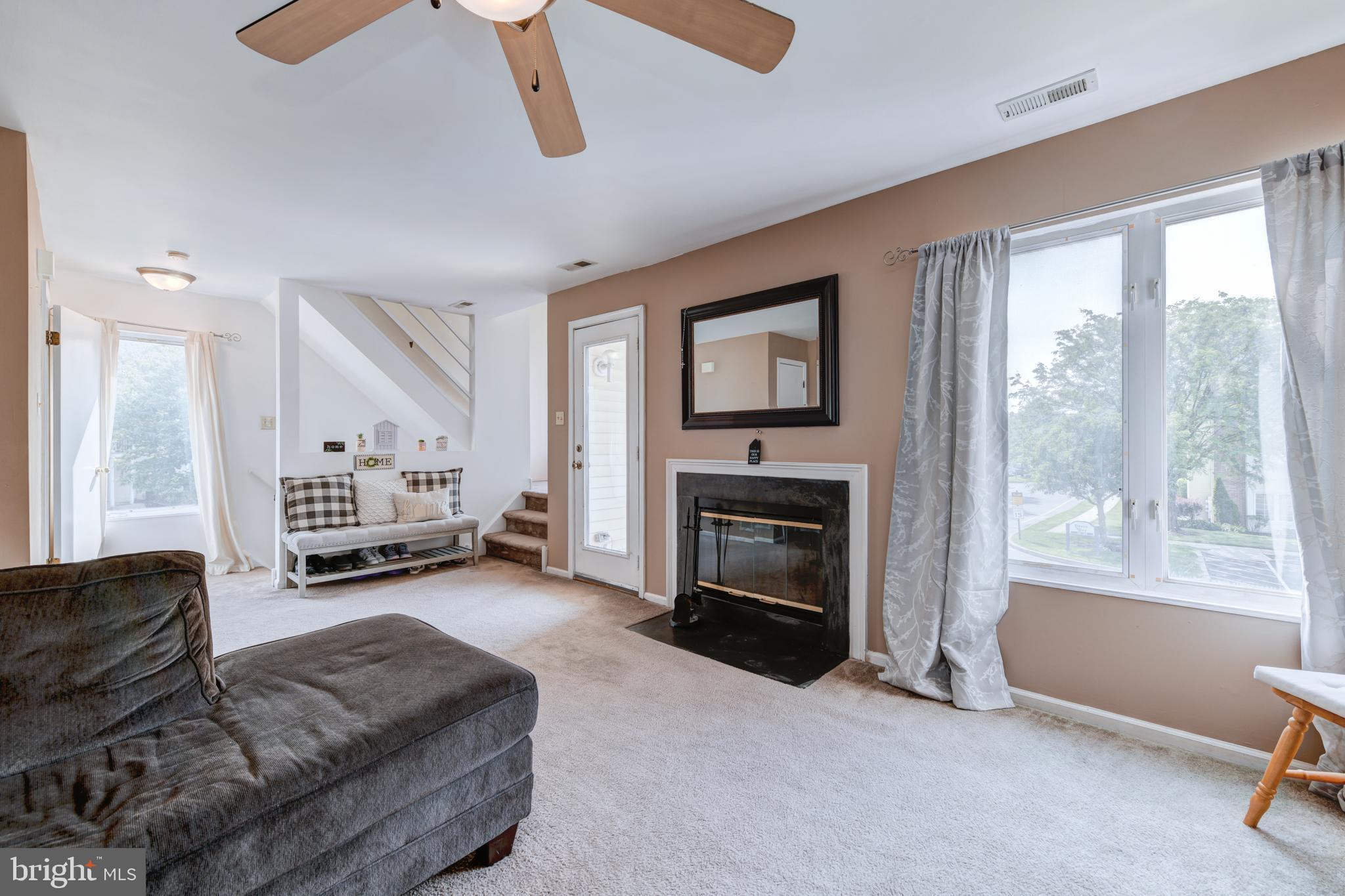 199 Devon Way Levittown, PA 19057 - Photo 2 of 16