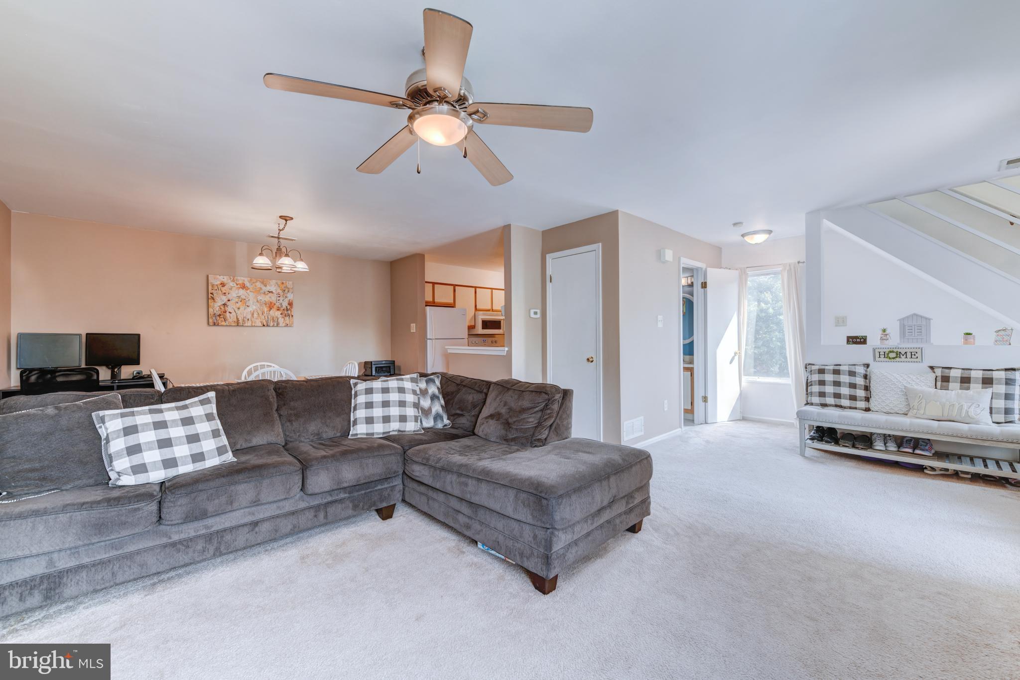 199 Devon Way Levittown, PA 19057 - Photo 3 of 16