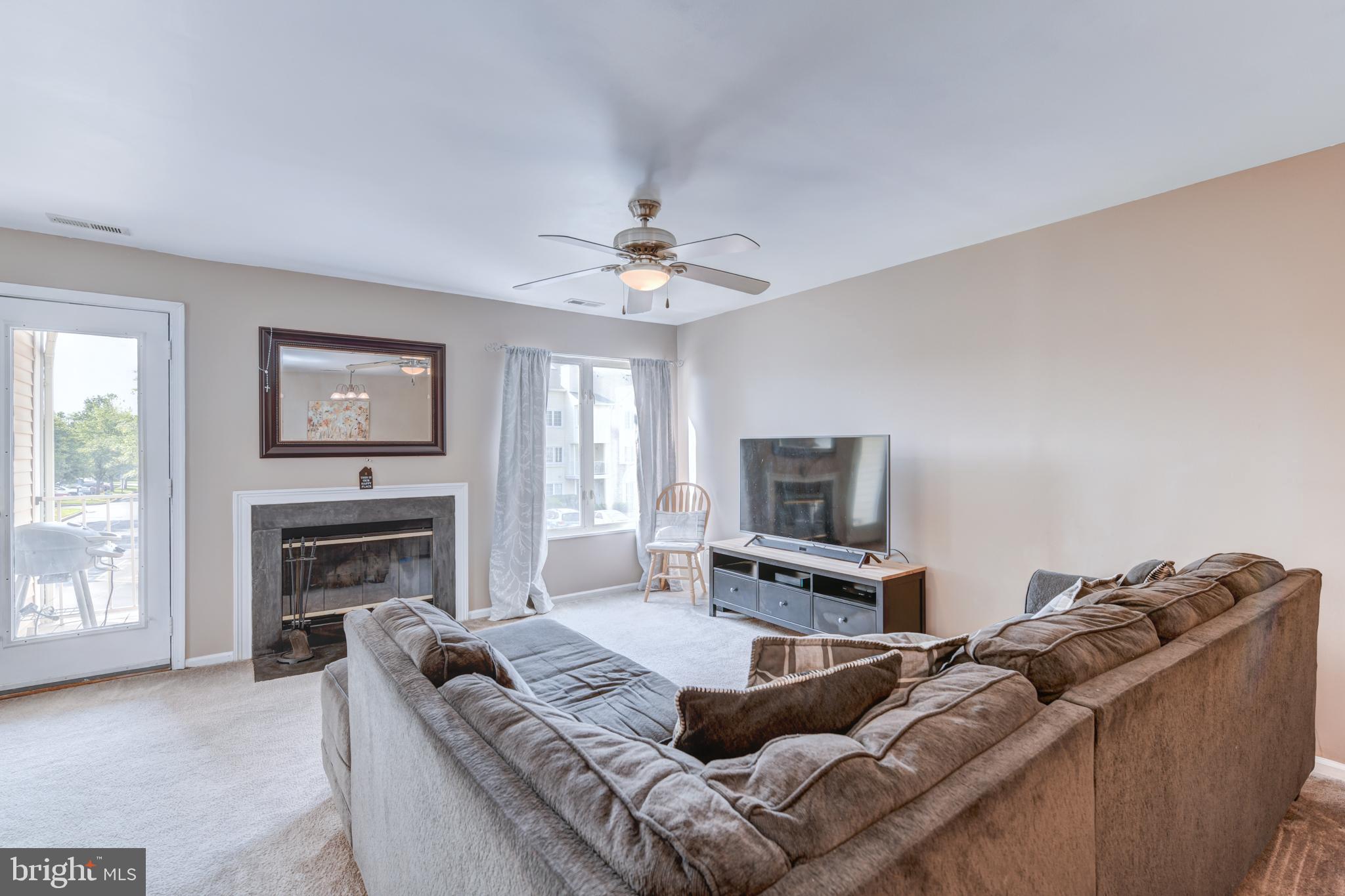 199 Devon Way Levittown, PA 19057 - Photo 4 of 16