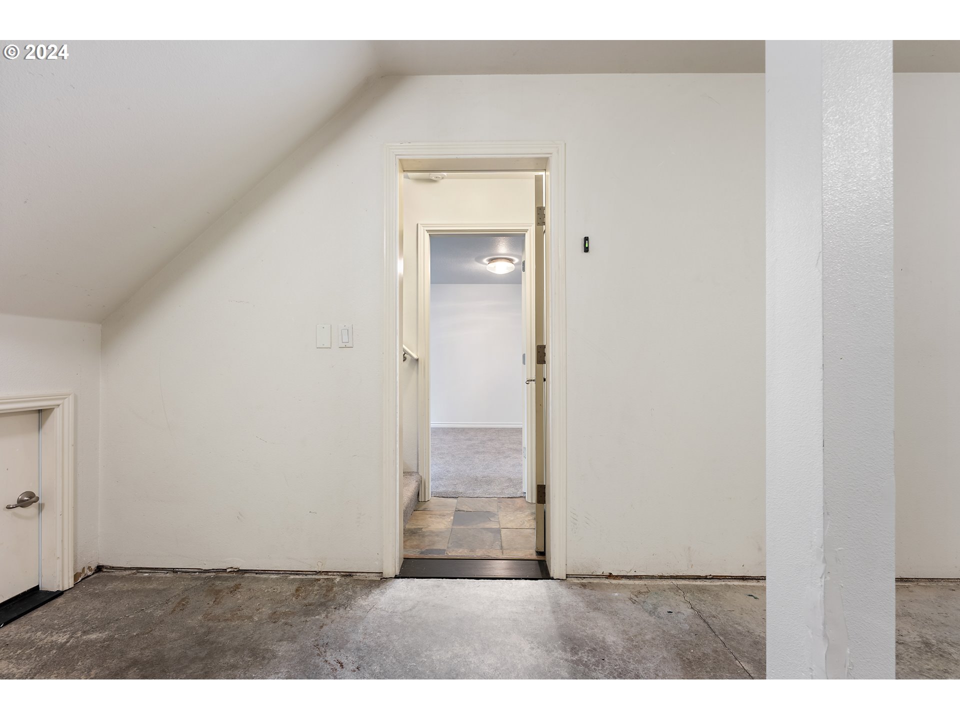 8414 Southwest Oleson Road Portland, OR 97223 - Photo 33 of 38 Garage