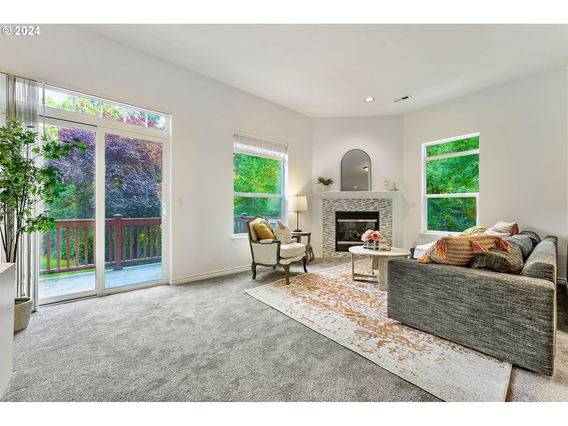 8414 Southwest Oleson Road Portland, OR 97223 - Photo 6 of 38 Living Room