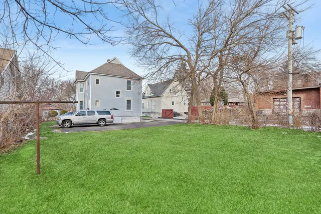 $1,950 | 515 George Avenue, Unit 1, Waukegan, IL 60085