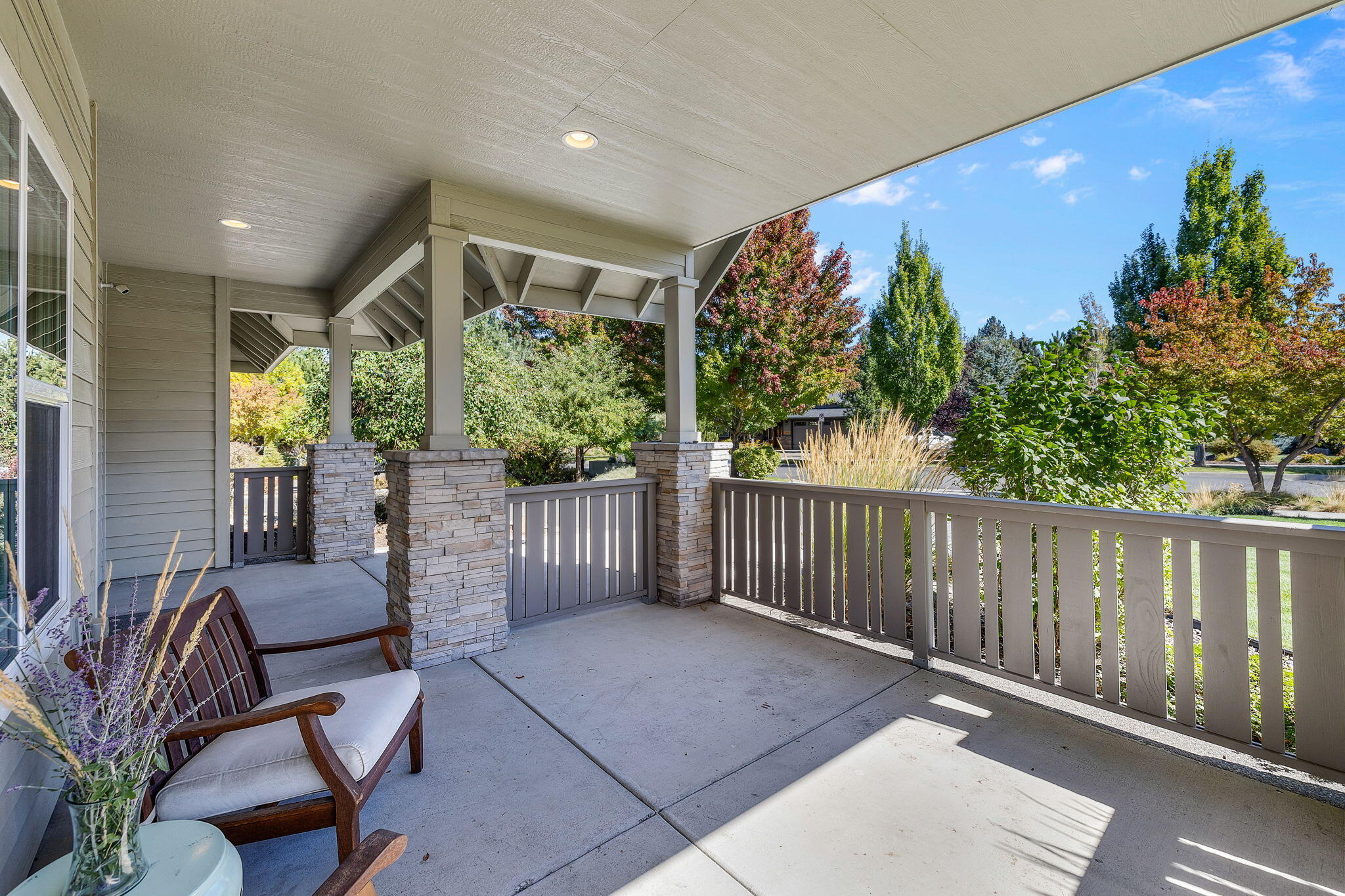 20963 Avery Lane Bend, OR 97702 - Photo 5 of 46 2024_09_27_20963_avery_lane-12