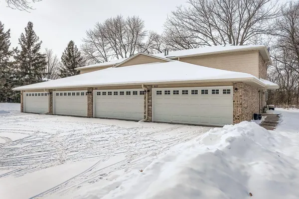$208,000 | 927 Pondview Court, Vadnais Heights, MN 55127