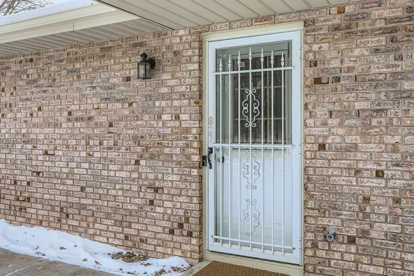 $208,000 | 927 Pondview Court, Vadnais Heights, MN 55127