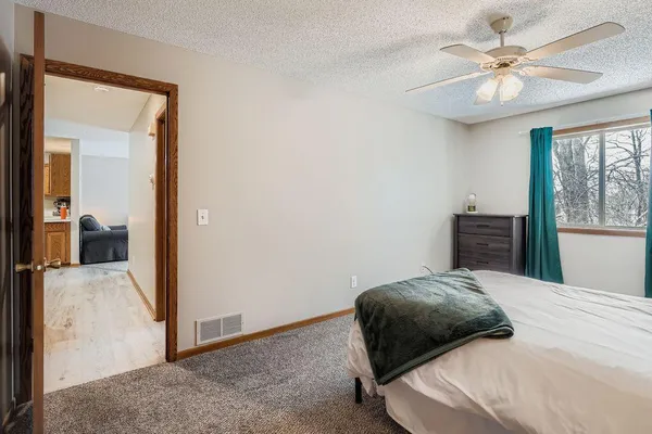 $208,000 | 927 Pondview Court, Vadnais Heights, MN 55127