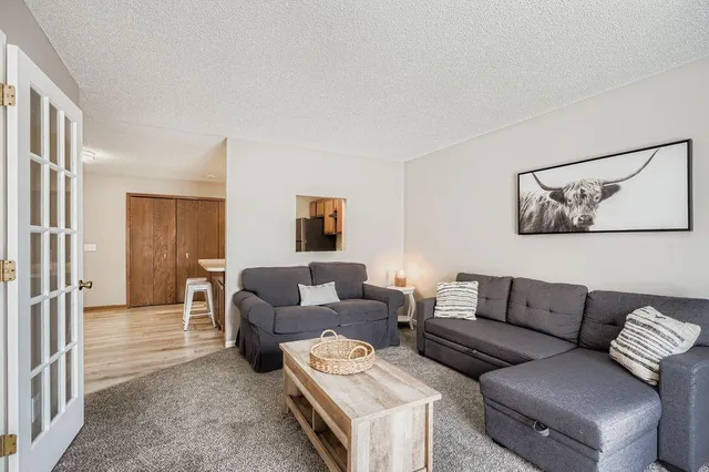 $230,000 | 927 Pondview Court, Vadnais Heights, MN 55127