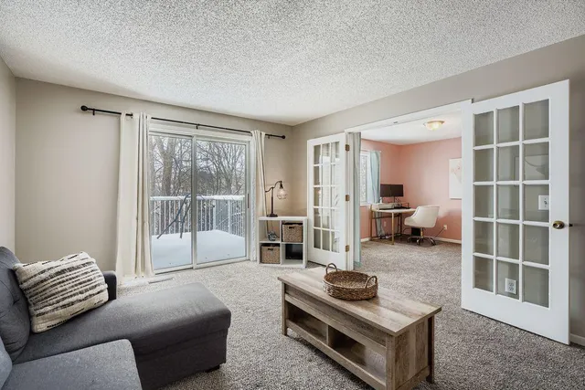 $214,000 | 927 Pondview Court, Vadnais Heights, MN 55127