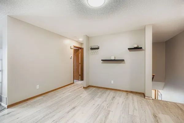 $208,000 | 927 Pondview Court, Vadnais Heights, MN 55127