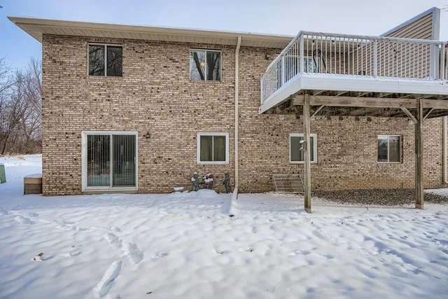 $214,000 | 927 Pondview Court, Vadnais Heights, MN 55127