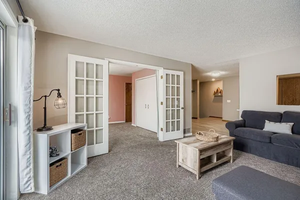 $208,000 | 927 Pondview Court, Vadnais Heights, MN 55127
