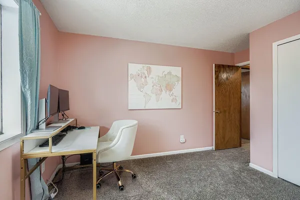 $208,000 | 927 Pondview Court, Vadnais Heights, MN 55127