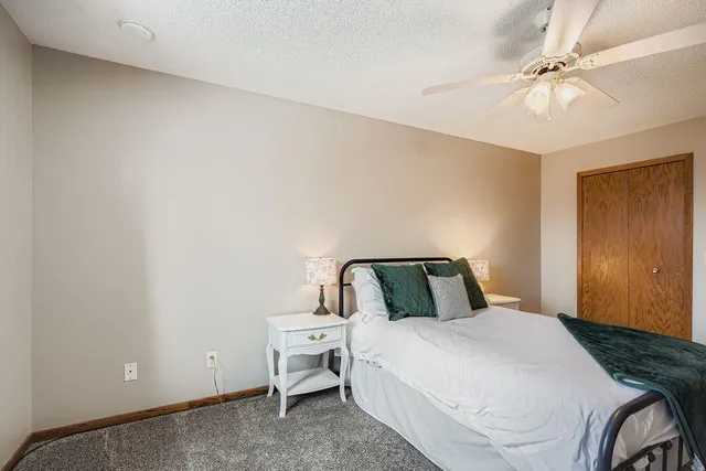 $230,000 | 927 Pondview Court, Vadnais Heights, MN 55127