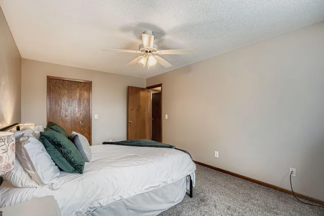 $230,000 | 927 Pondview Court, Vadnais Heights, MN 55127