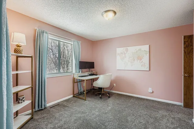 $214,000 | 927 Pondview Court, Vadnais Heights, MN 55127