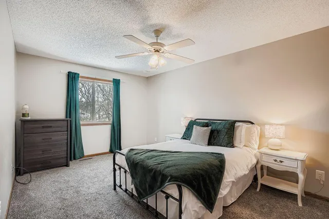 $225,000 | 927 Pondview Court, Vadnais Heights, MN 55127