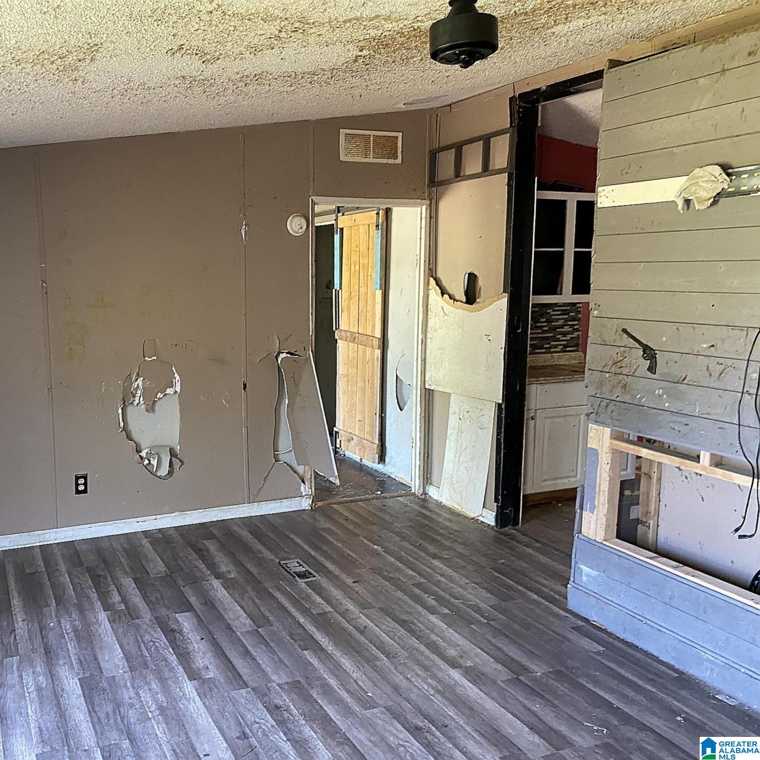 490 Gregory Road Jasper, AL 35503 - Photo 3 of 21