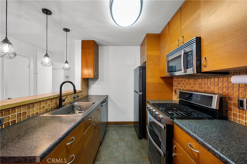 25825 Tournament Road, Unit I9 Valencia, CA 91355 - Photo 15 of 35
