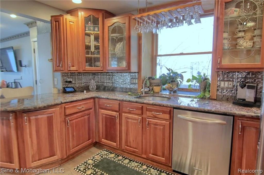 951 Roslyn Road Grosse Pointe Woods, MI 48236 - Photo 8 of 29