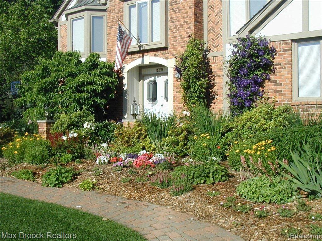 380 Lake Forest Road Rochester, MI 48309 - Photo 3 of 25 4 Garden - Lake Forest
