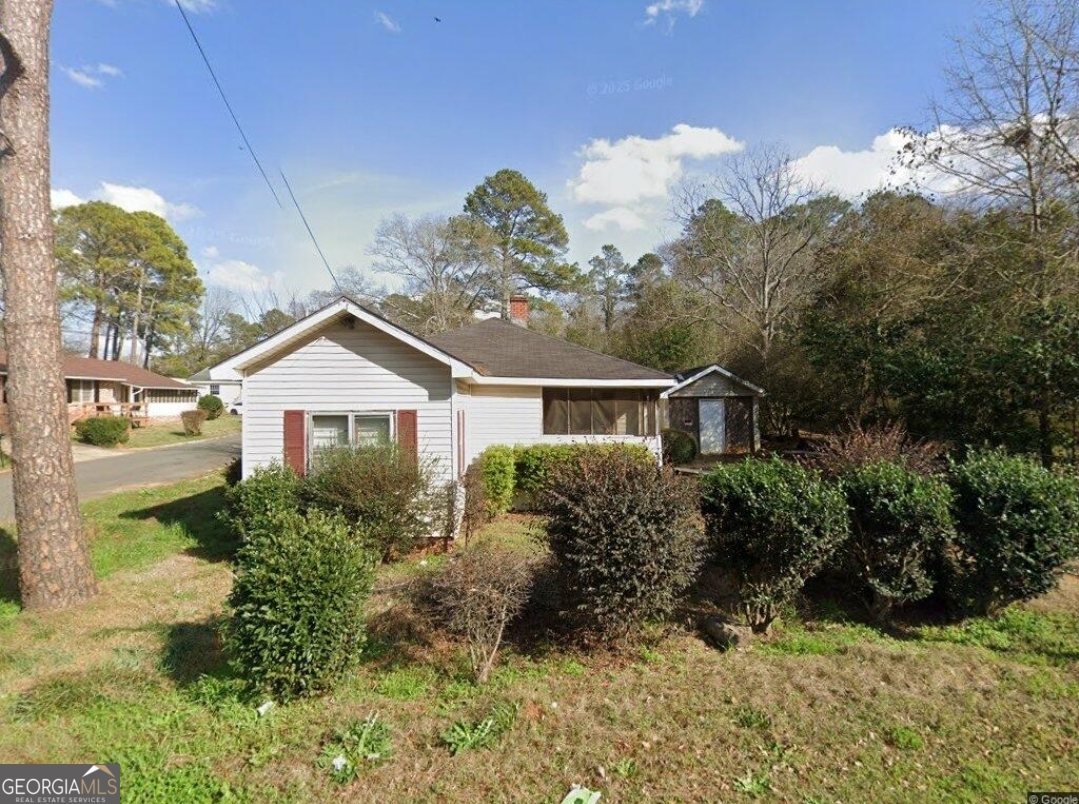 433 Mayo Street Americus, GA 31709 - Photo 4 of 9 a front view of a house with a yard