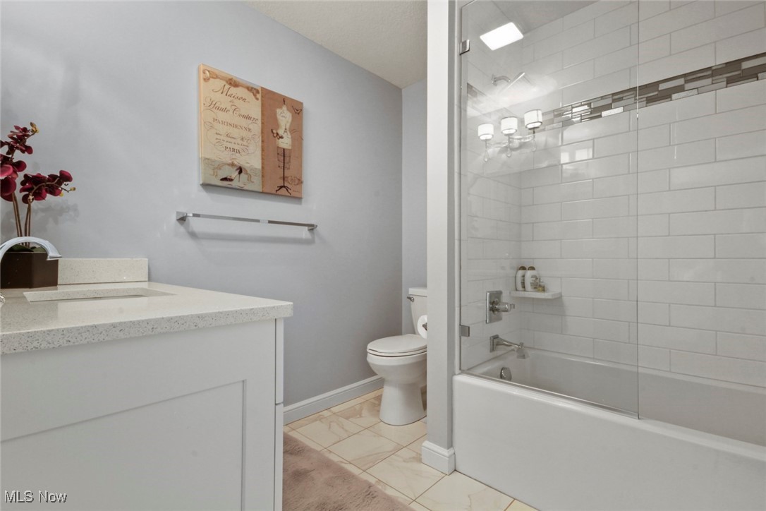 6857 Kyle Ridge Pointe Canfield, OH 44406 - Photo 28 of 41 second upstairs full bath off of a bedroom