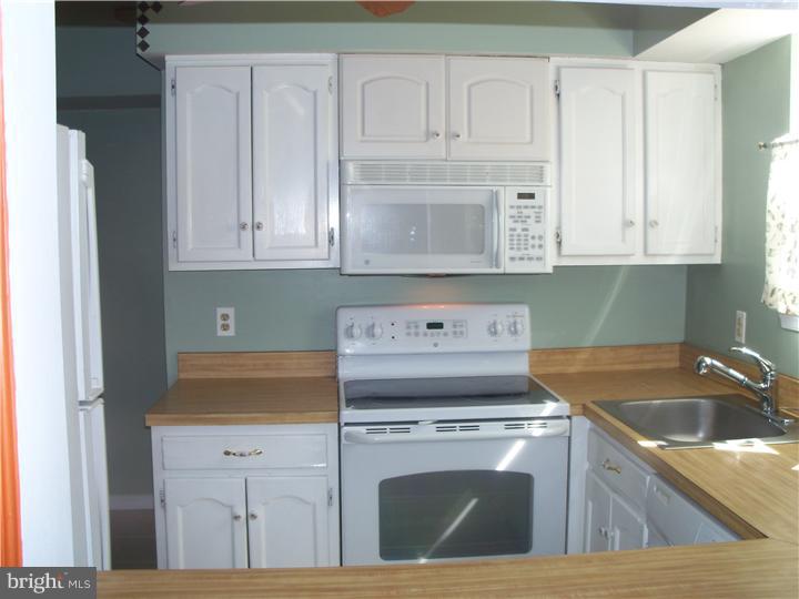 2008 Fort Bevon Road Harleysville, PA 19438 - Photo 5 of 17 Kitchen