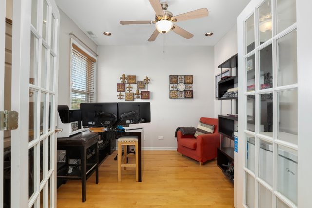4714 South Evans Avenue, Unit 3N Chicago, IL 60615 - Photo 16 of 21 a livingroom with workspace and a window