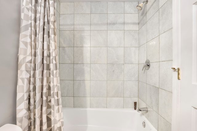 4714 South Evans Avenue, Unit 3N Chicago, IL 60615 - Photo 6 of 21 a bathroom with a bathtub and shower