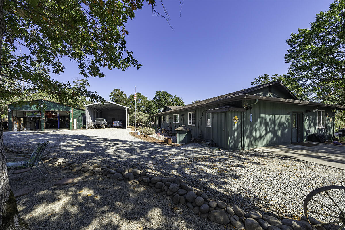 332 Rene Drive Shady Cove, OR 97539 - Photo 5 of 53 DSC02141-HDR-Edit