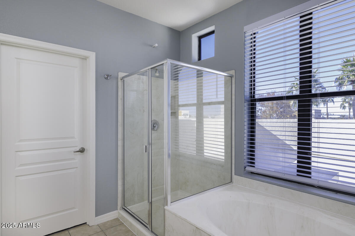 123 North Washington Street, Unit 22 Chandler, AZ 85225 - Photo 14 of 33 a view of an empty room with a window