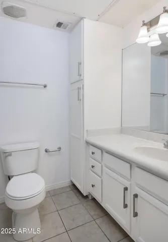 a view of a room with shelf