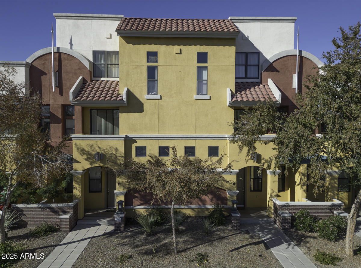 123 North Washington Street, Unit 22 Chandler, AZ 85225 - Photo 27 of 33 a front view of a house with plants