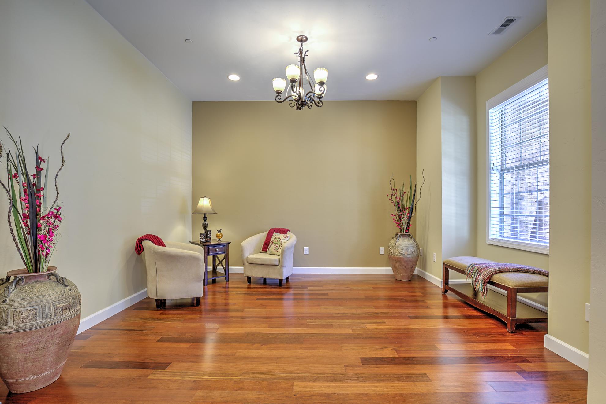1050 Kessler Mill Road Salem, VA 24153 - Photo 5 of 34 Living Room