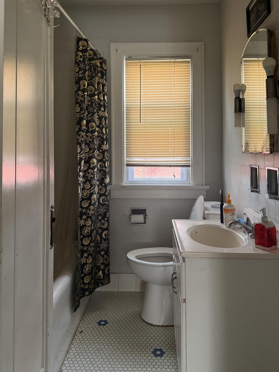 2724 North 53rd Street Milwaukee, WI 53210 - Photo 11 of 28 Bathroom Main