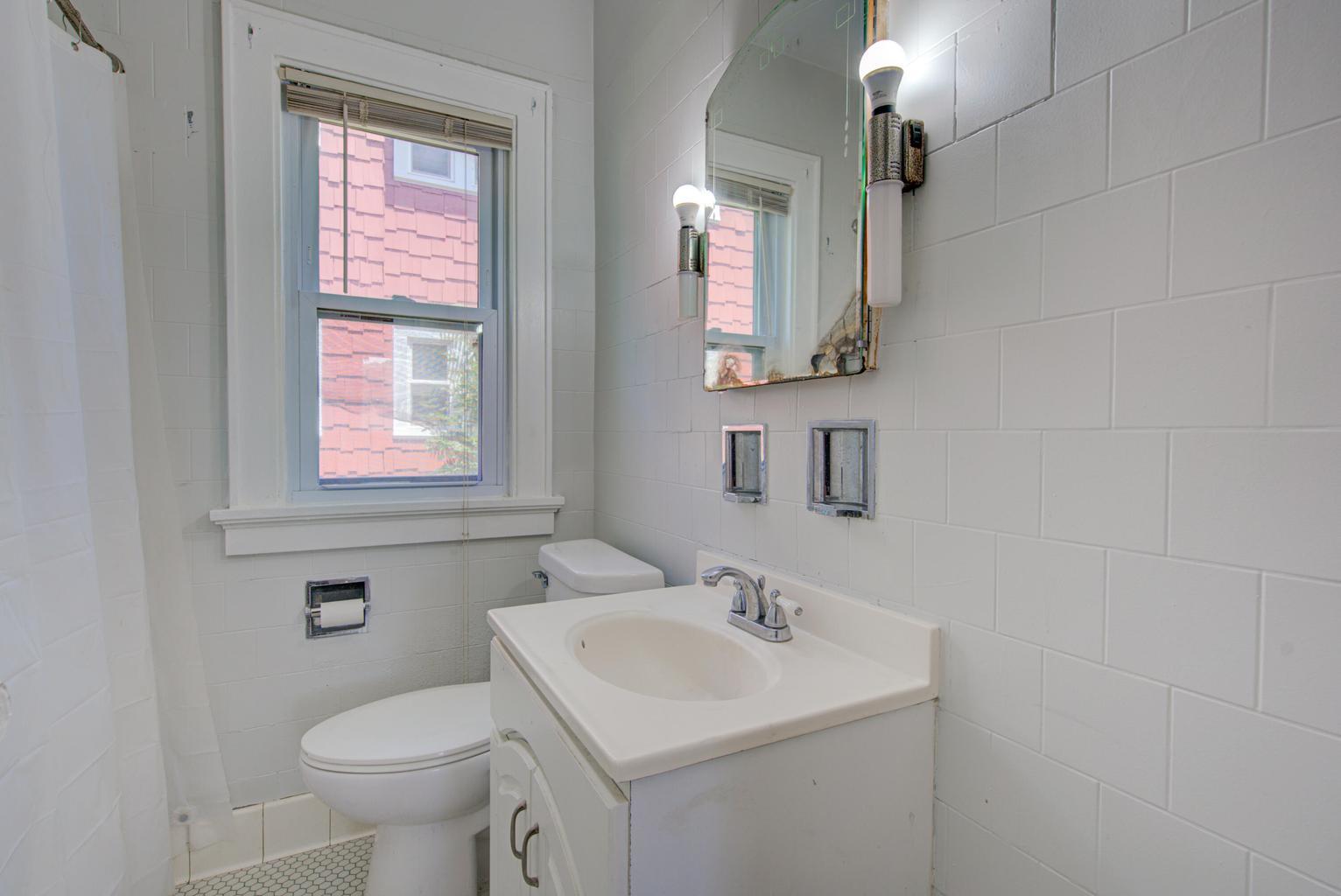 2724 North 53rd Street Milwaukee, WI 53210 - Photo 10 of 28 Bathroom Main