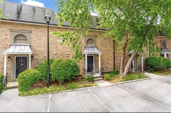 $2,450 | 6980 Roswell Road, Unit B6, Atlanta, GA 30328