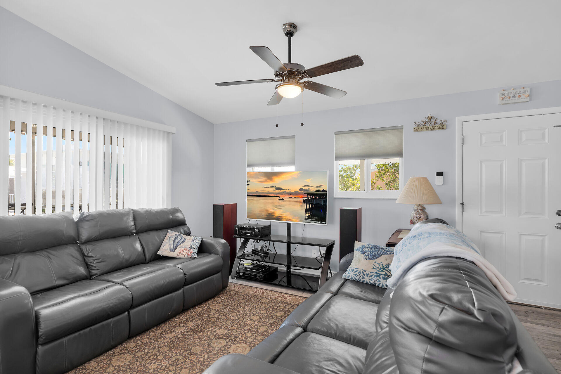 119 Primrose Lane Long Key, FL 33001 - Photo 14 of 43 Living area