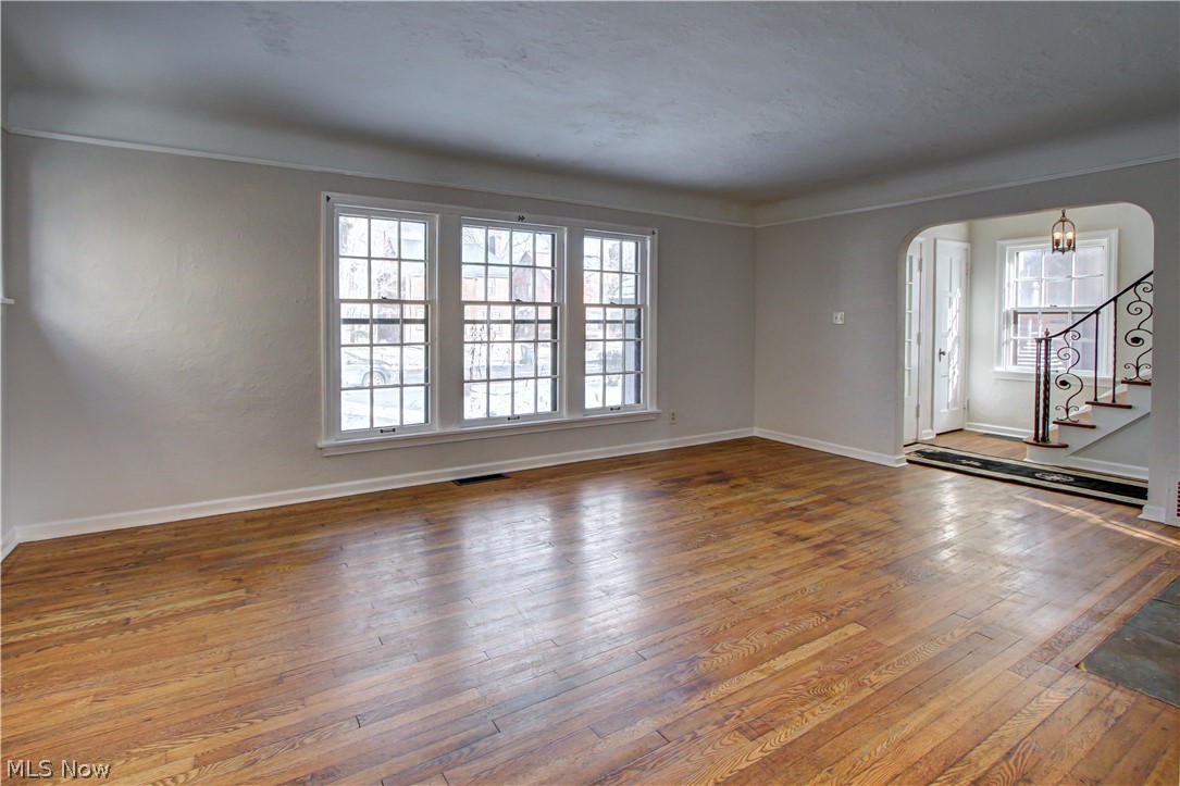 3620 Harvey Road Cleveland, OH 44118 - Photo 3 of 35 Gallery Image 3