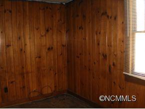 142 East Williams Road Hendersonville, NC 28792 - Photo 4 of 8 Gallery Image 4
