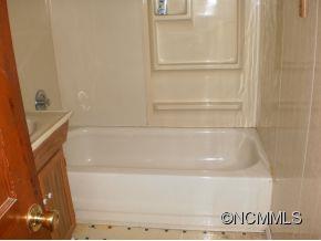 142 East Williams Road Hendersonville, NC 28792 - Photo 7 of 8 Gallery Image 7
