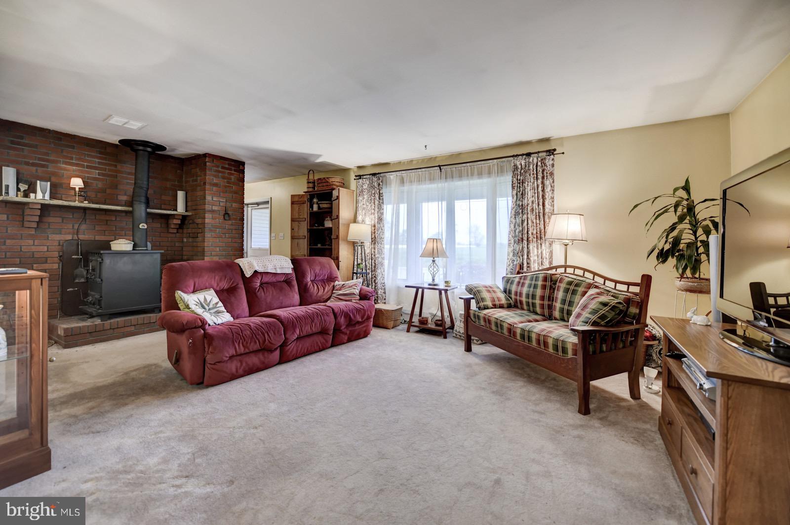 103 West Millstream Road Cream Ridge, NJ 08514 - Photo 8 of 40
